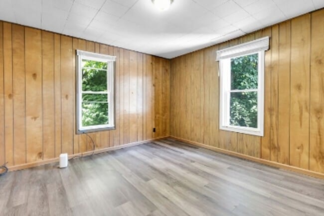 Building Photo - 413 Forest Ave