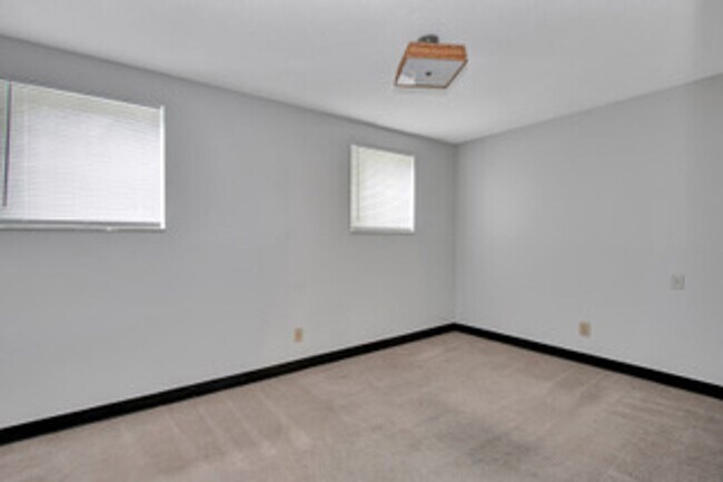 Building Photo - Knoxville 37934 - Split-level Home with 4 Bedrooms, 2 Baths & a 2-car garage. Call Lisa Vineyard ...