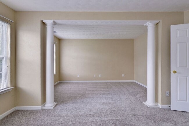 Building Photo - Spacious & Updated Hampton Home