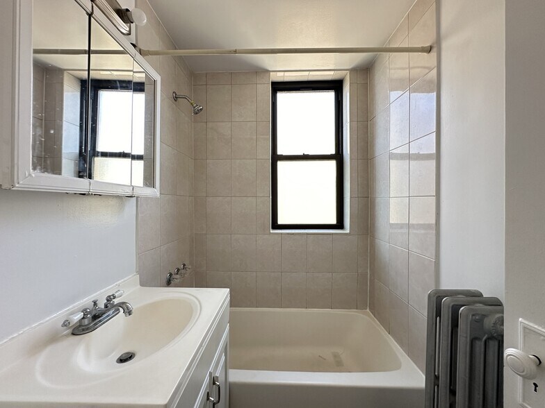 Building Photo - 2737 N Spaulding Ave