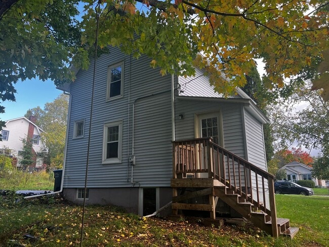 Building Photo - Looking for 2 roommates in a 4-bedroom house!!!