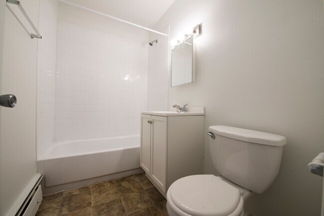 Building Photo - 634 Sibley