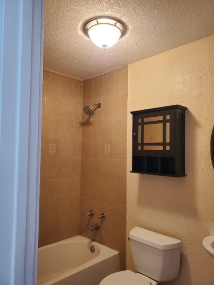 Building Photo - 1551 W 43rd Pl