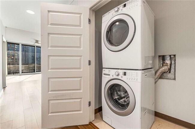 Building Photo - 1080 Peachtree St NE