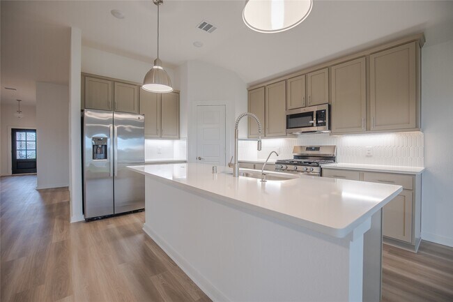 Building Photo - 5810 Sunkissed Dr