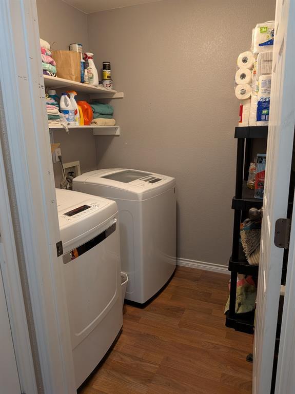 Building Photo - 1800 Twisted Oak Dr