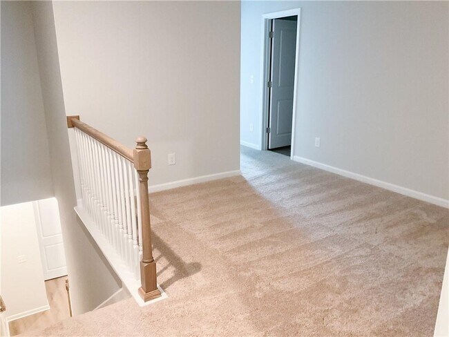 Building Photo - 481 Crown Dr