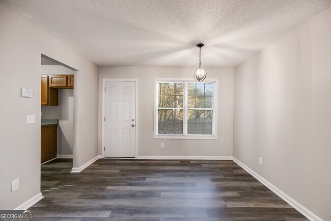 Building Photo - 380 River Trace Dr