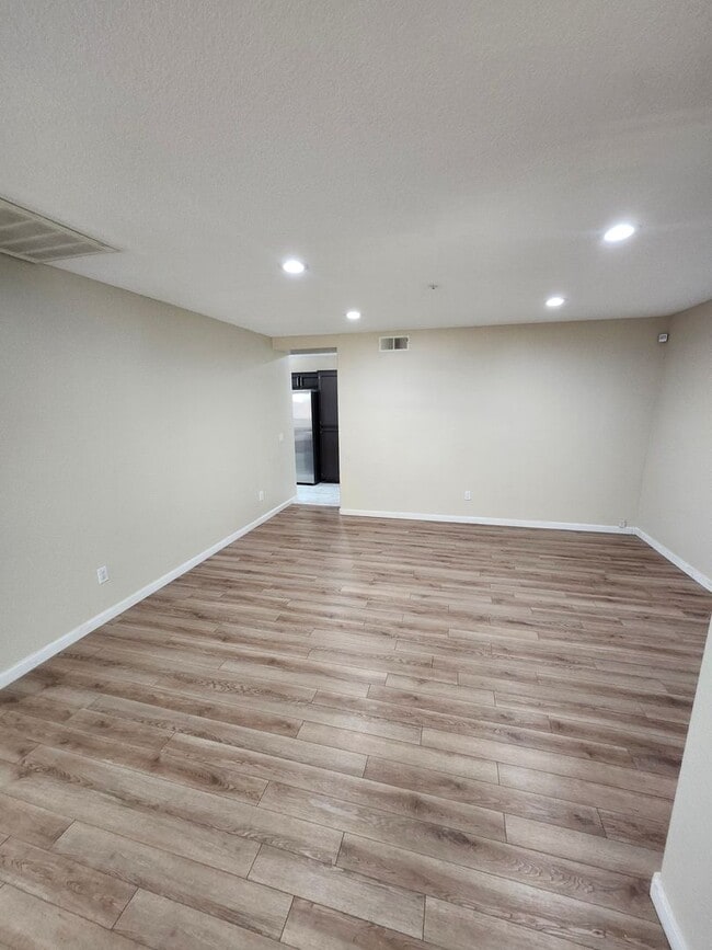 Building Photo - Beautiful 5 Bedroom House fully remodeled....