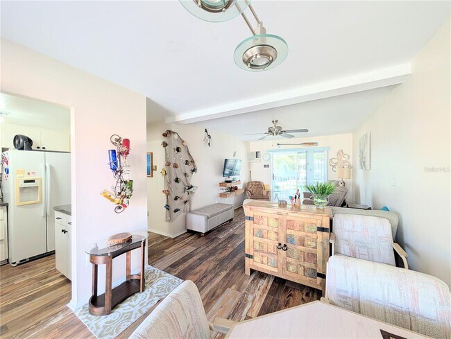 Building Photo - 2328 Canal Dr