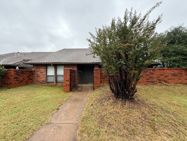 Building Photo - Huge Master Suite, culd-du-sac, Jenks Scho...
