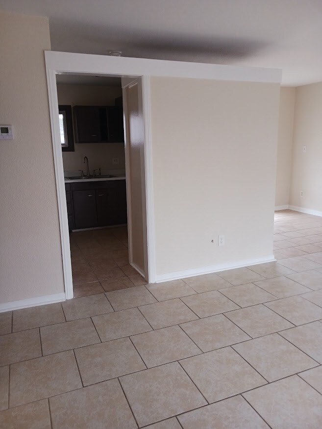 Building Photo - 1681 Brentwood Dr