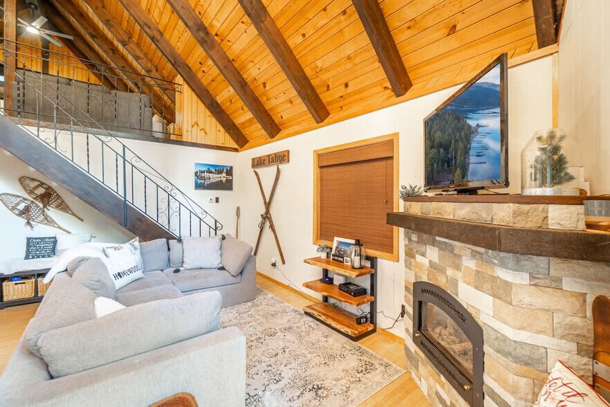 Building Photo - 300 Tomahawk Ave