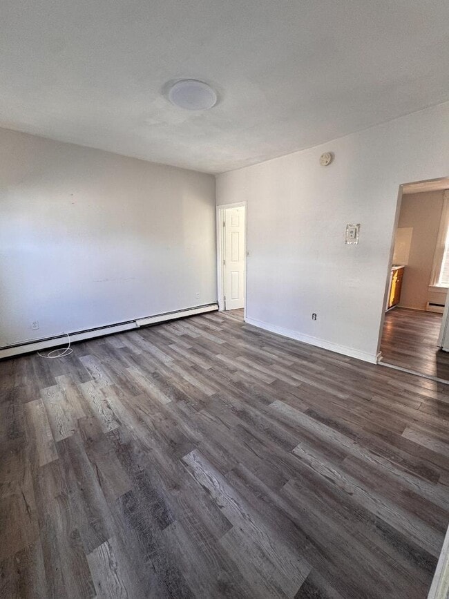 Building Photo - 287 Bridge St