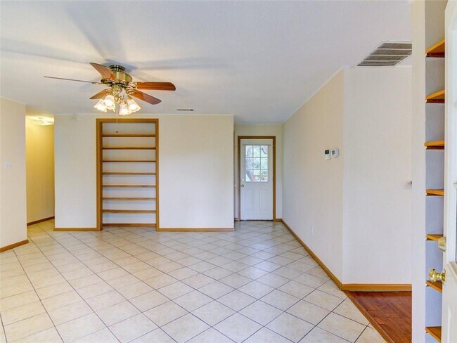 Building Photo - 1600 San Juan Dr