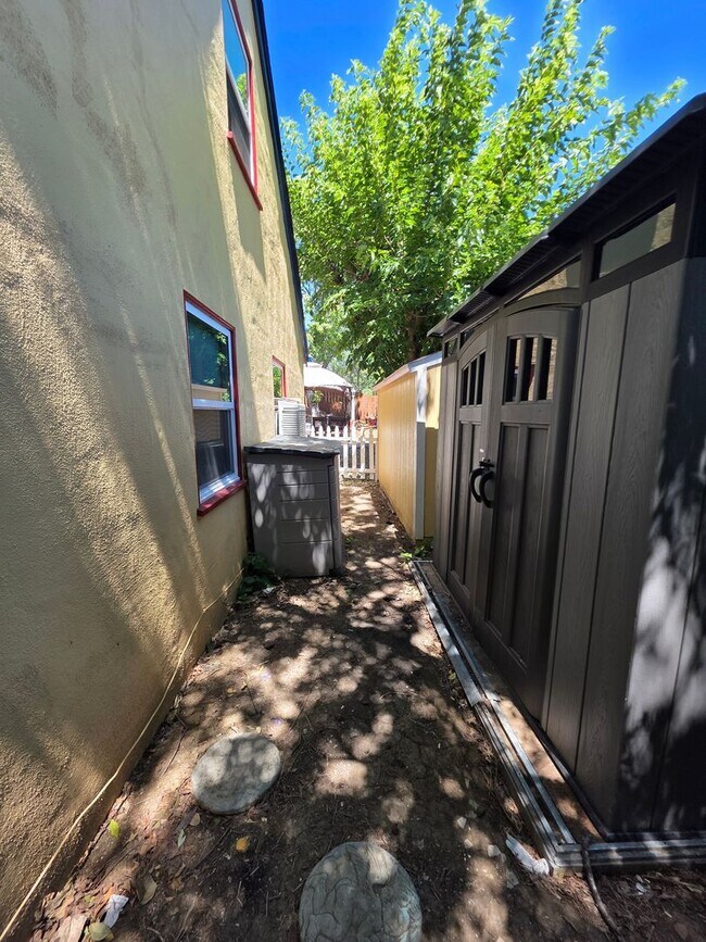 Building Photo - Endearing 4/2 Top of the Line Remodel in Concord's Canterbury Neighborhood