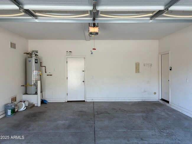 Building Photo - 14559 W Port Royale Ln