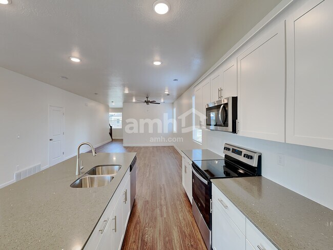 Building Photo - 2624 W 3340 S