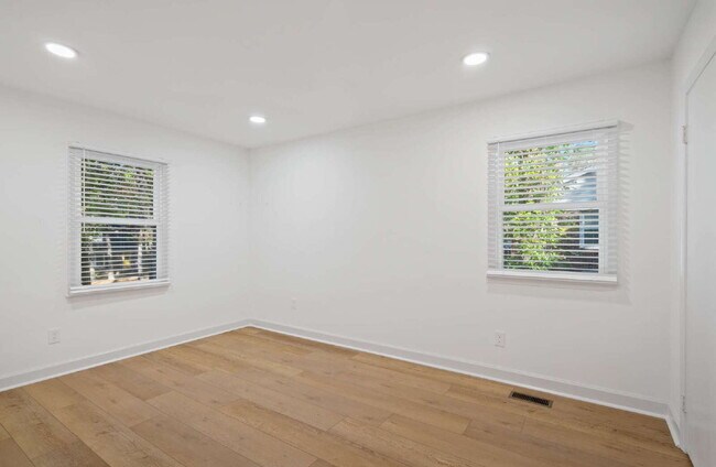 Building Photo - Updated 3-Bed Ranch w/ Modern Touches in D...