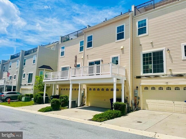 Building Photo - 7120 Beaumont Place