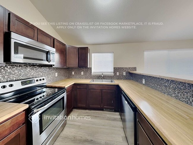 Building Photo - 4654 E 135th Ave