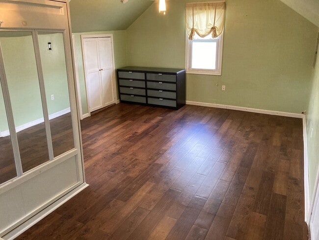 Building Photo - Top Floor Studio Apartment in Havre de Grace