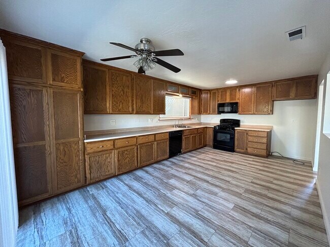 Building Photo - 2213 N Cirby Way