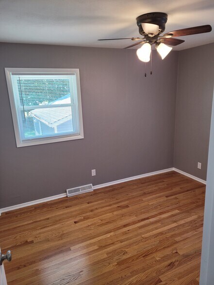 Building Photo - 2021 W 35th St