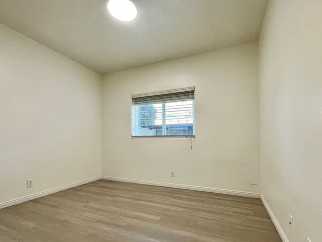 Building Photo - Prime Orem Living — Roomy 3-Bed, 2-Bath Condo