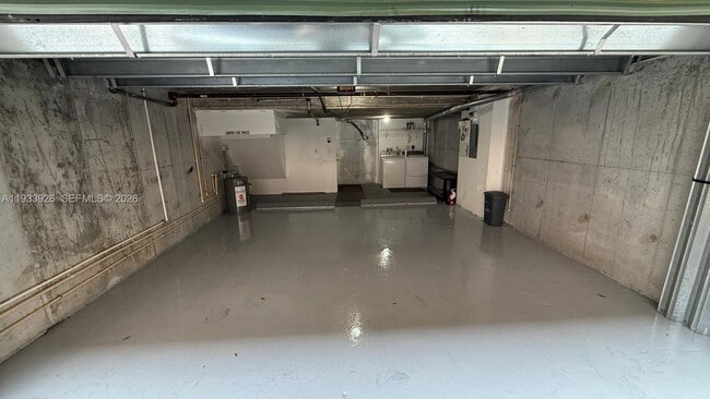 Building Photo - 2961 NE 185th St