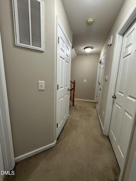 Building Photo - 2210 Valley Edge Dr