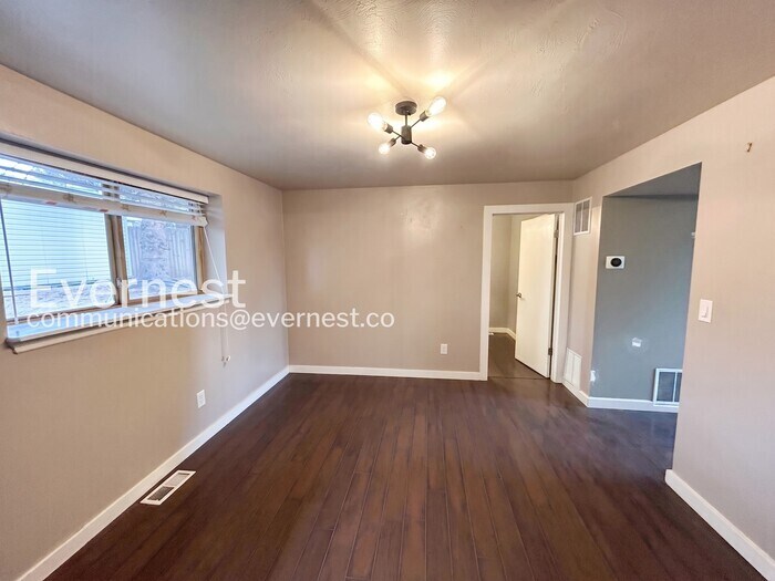 Building Photo - 5550 Lantana Cir