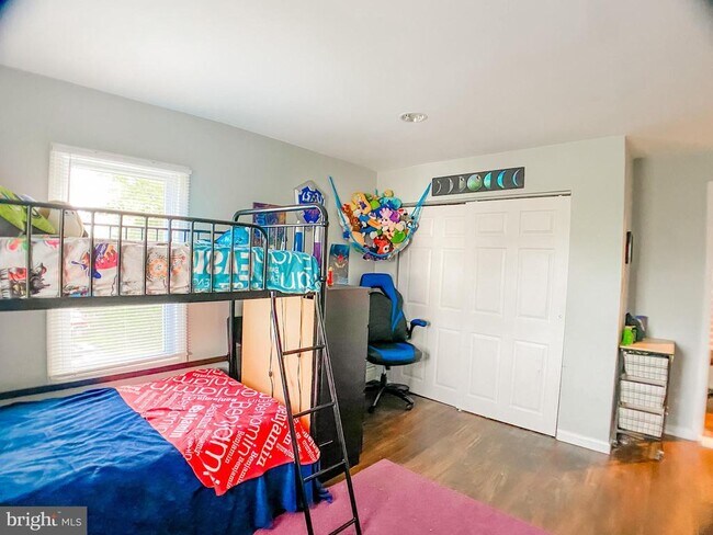 Building Photo - 227 N Main St