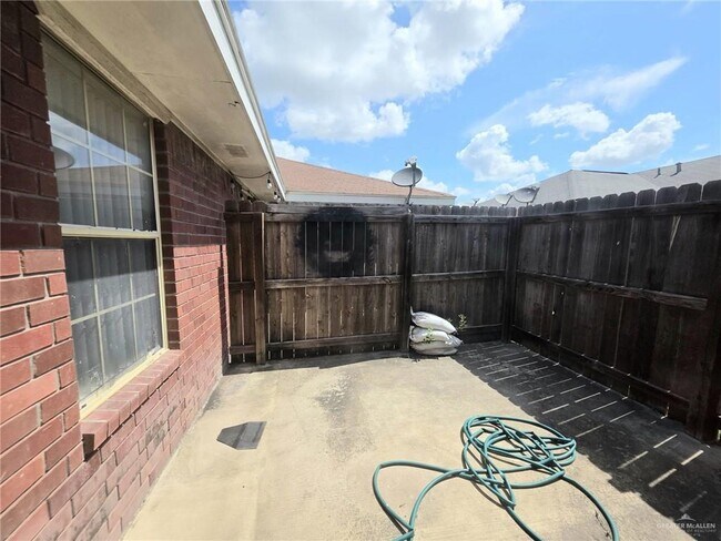 Building Photo - 3001 Ashley Pl