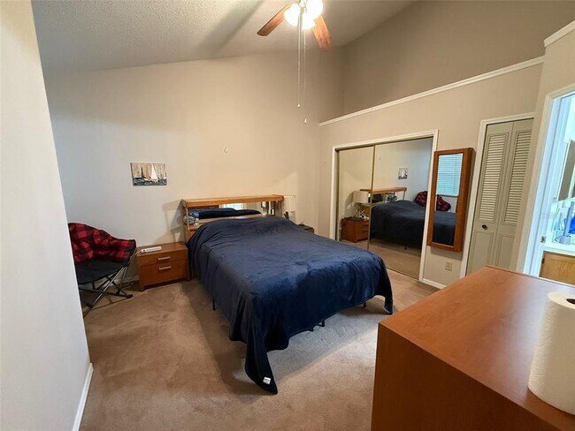 Building Photo - 937 Birmingham Ct
