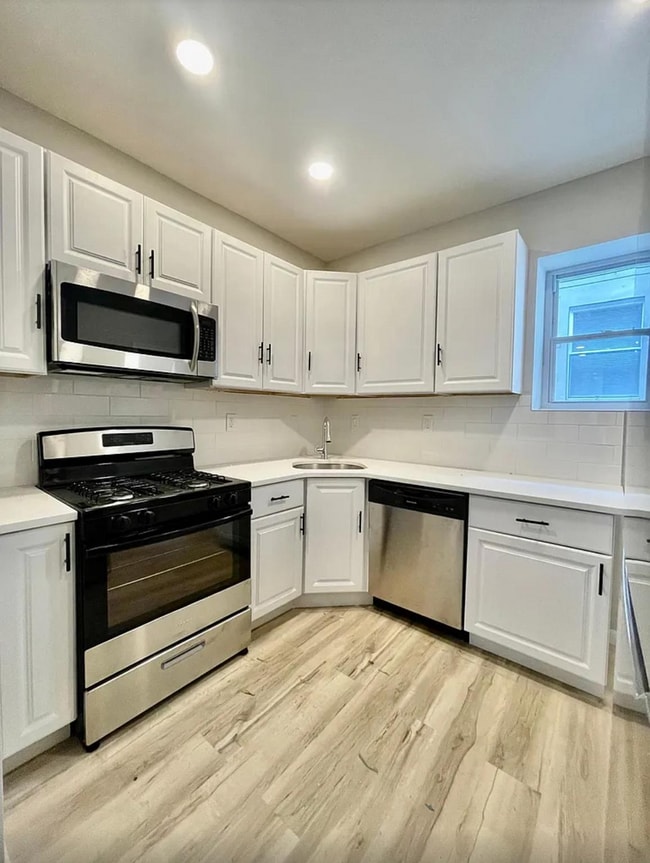 Building Photo - 2211 Cantrell St