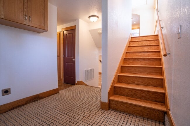 Building Photo - 3-bedroom 2 bath House $2,495