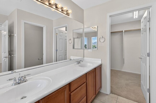 Building Photo - GOLF COURSE VIEWS AT SILVERSTONE RANCH (CENTENNIAL) - 2-STORY 3-BEDROOM HOUSE!