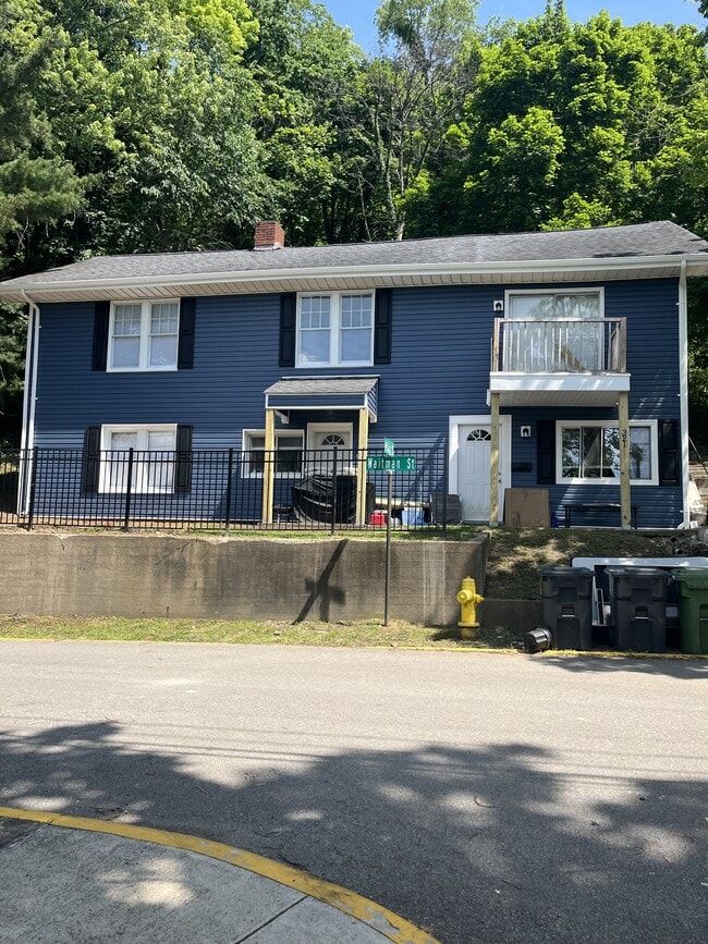 Building Photo - 321 Waitman St
