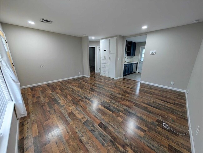 Building Photo - 2216 Hasley Dr