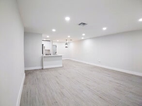 Building Photo - 141 NE 183rd Ter