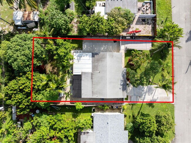 Building Photo - 607 W Perry St