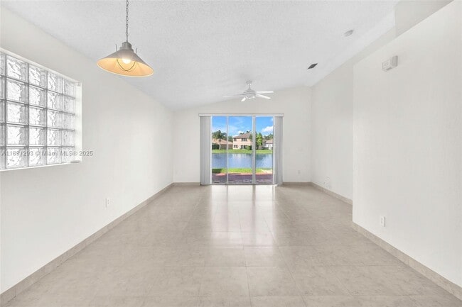 Building Photo - 16411 Sapphire Bend