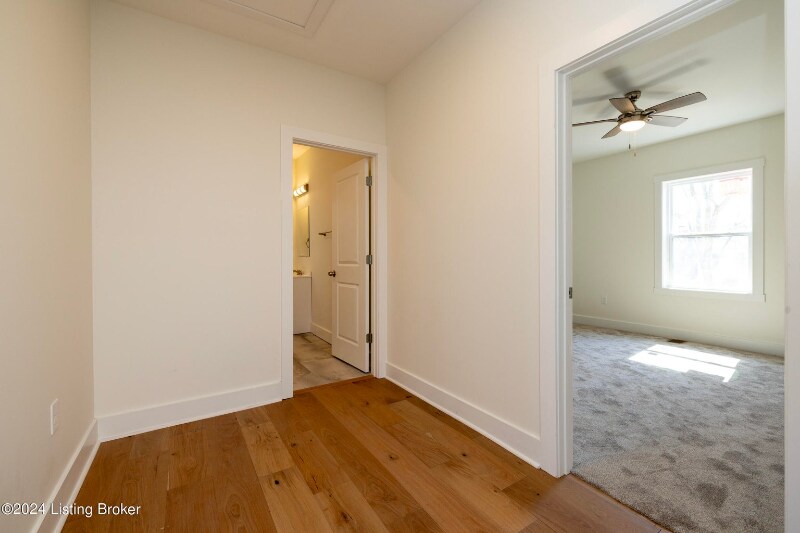 Building Photo - 426 E Oak St