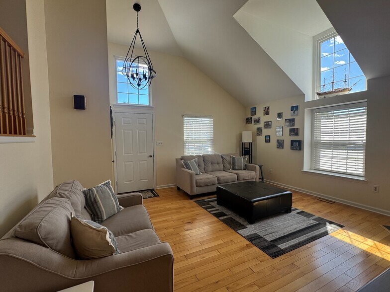 Building Photo - 86 Racquet Rd