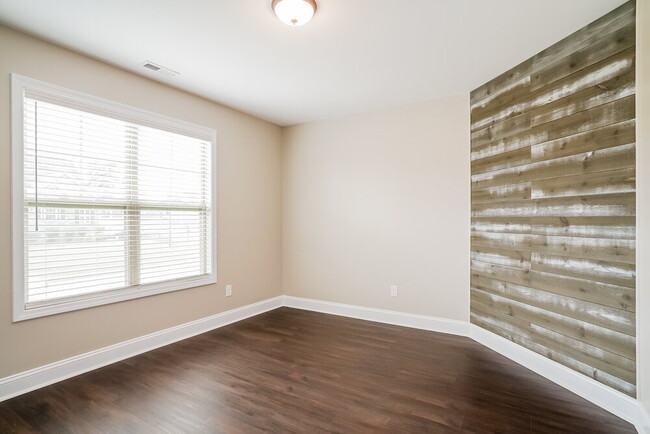 Building Photo - 151 Sharpstone Ln
