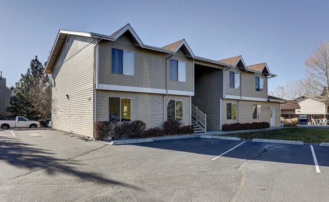 Building Photo - NE Bend Apartment Available 6/15