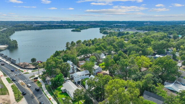 Building Photo - 2711 Willow St