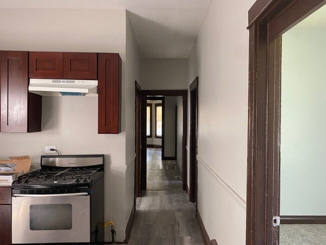 Building Photo - Spacious 5 bedroom house