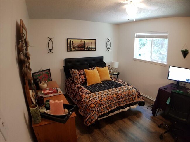 Building Photo - 1510 Rockdale Cir